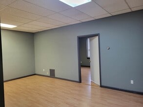 426 Lexington Rd, Versailles, KY for lease Interior Photo- Image 1 of 3