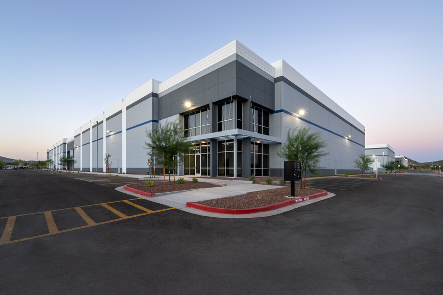 500 E Pinnacle Peak Rd, Phoenix, AZ for lease - Building Photo - Image 1 of 13