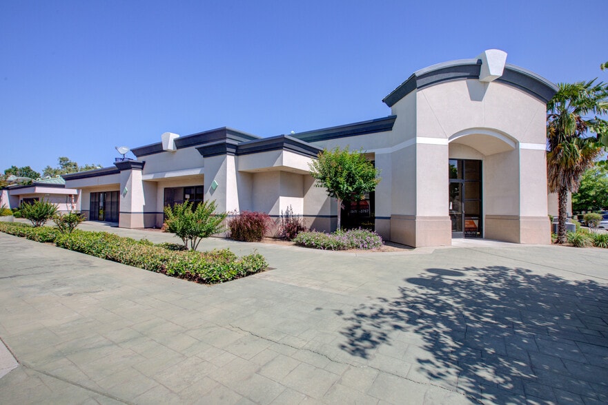 436 E Yosemite Ave, Merced, CA for sale - Primary Photo - Image 1 of 35