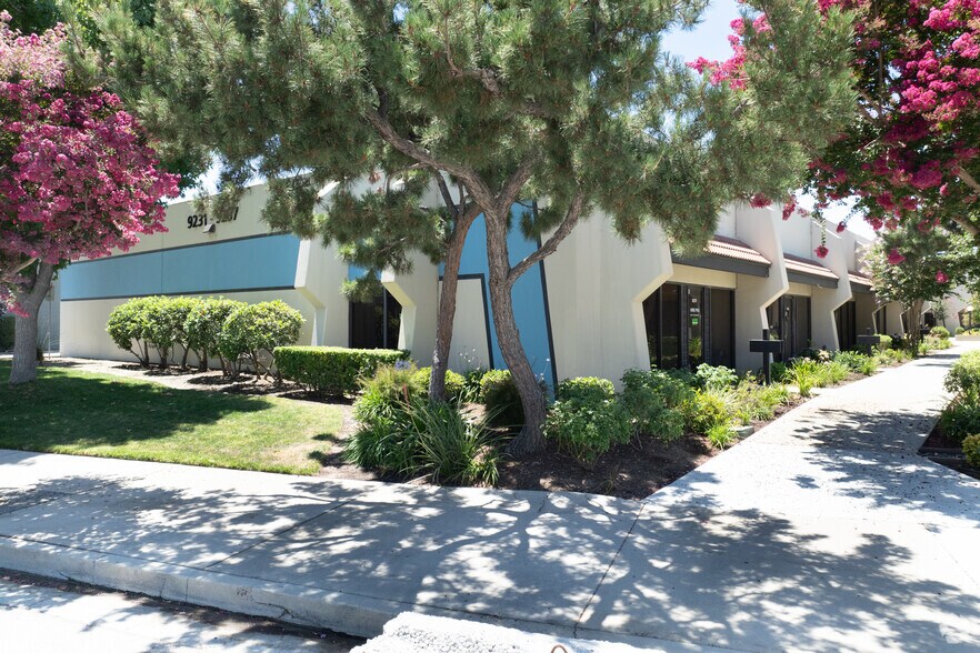 9231-9237 Eton Ave, Chatsworth, CA for sale - Building Photo - Image 2 of 5