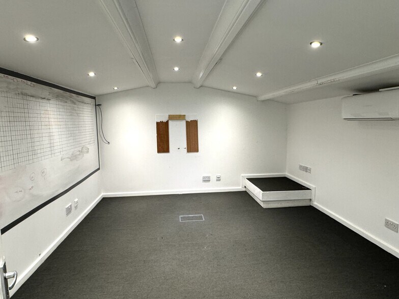 38-46 Blue Chalet Industrial Park, West Kingsdown à louer - Photo intérieure - Image 3 de 4