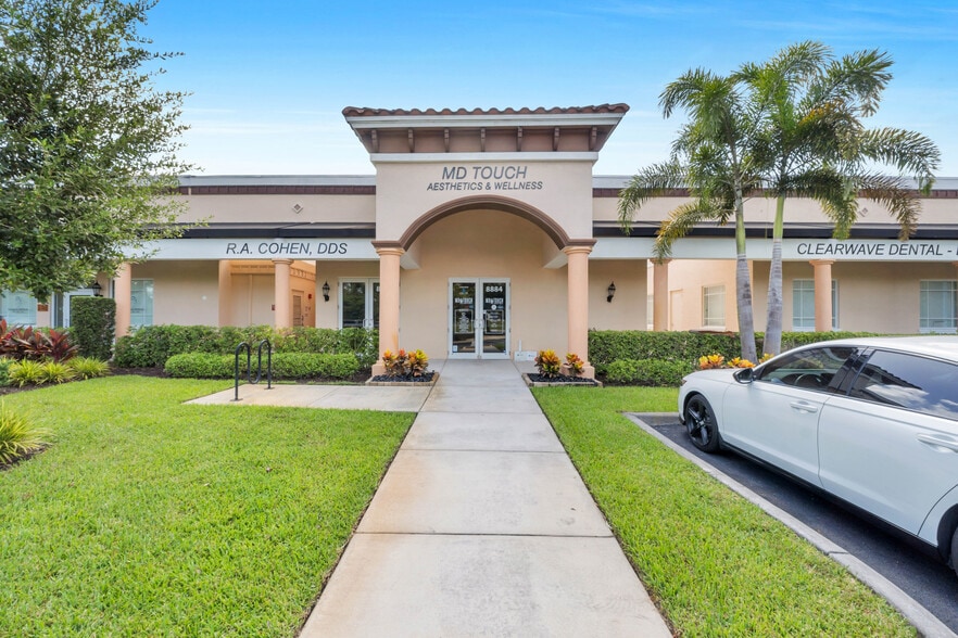 8882 Royal Palm Blvd, Coral Springs, FL for lease - Primary Photo - Image 1 of 14
