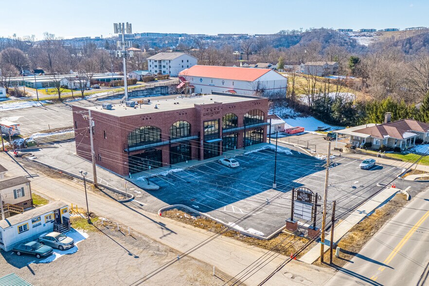 3345 University Ave, Morgantown, WV à louer - Photo du bâtiment - Image 3 de 9