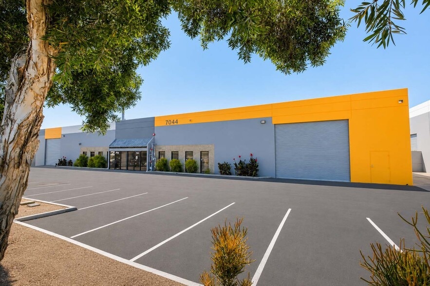 7054 Carroll Rd, San Diego, CA à louer - Photo du bâtiment - Image 3 de 5