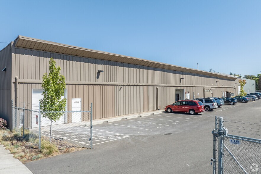 560 21st St SE, Salem, OR for lease - Building Photo - Image 2 of 24
