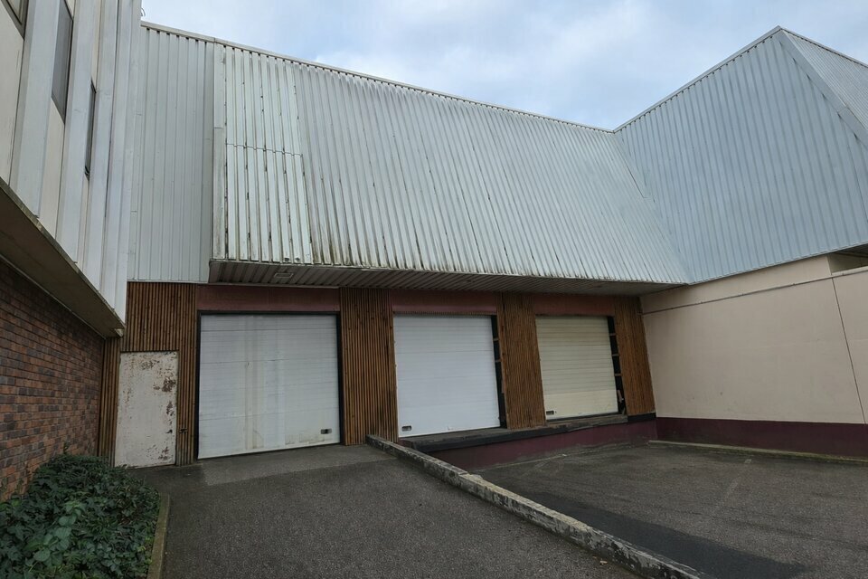 20 Rue Des Marronniers, L'HAY-LES-ROSES for lease Building Photo- Image 1 of 13