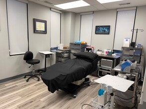 950 Skokie Blvd, Northbrook, IL à louer Photo intérieure- Image 2 de 5