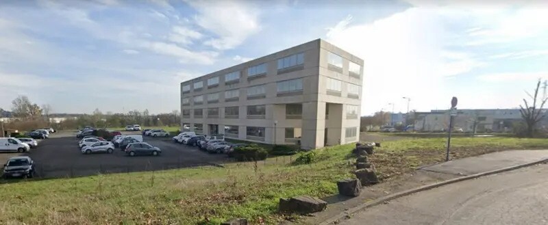 Office in  for lease Building Photo- Image 1 of 3