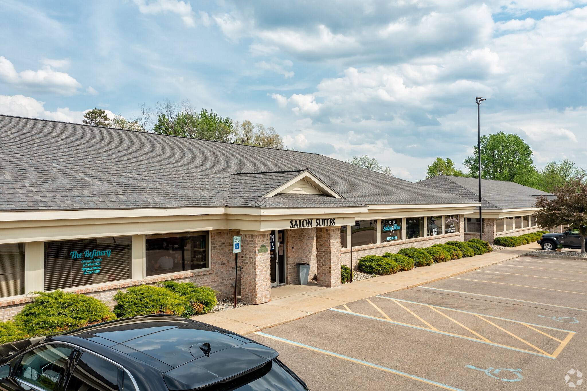 Crown Pointe Business Park portfolio of 5 properties for sale on LoopNet.ca Primary Photo- Image 1 of 15