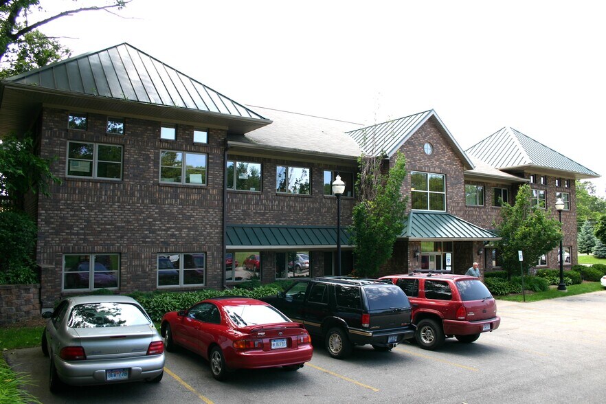 12930 James St, Holland, MI à vendre - Photo du bâtiment - Image 3 de 9