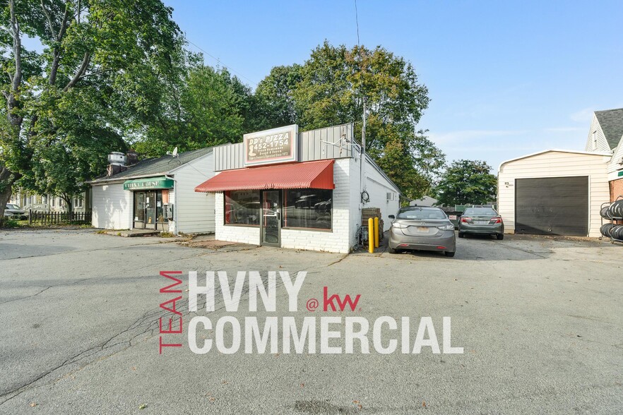300 Hooker Ave, Poughkeepsie, NY à vendre - Photo du bâtiment - Image 2 de 13