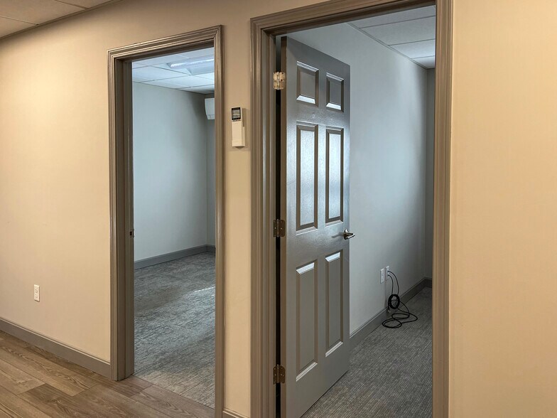 6 W Mill St, Medfield, MA à louer - Photo du bâtiment - Image 3 de 9