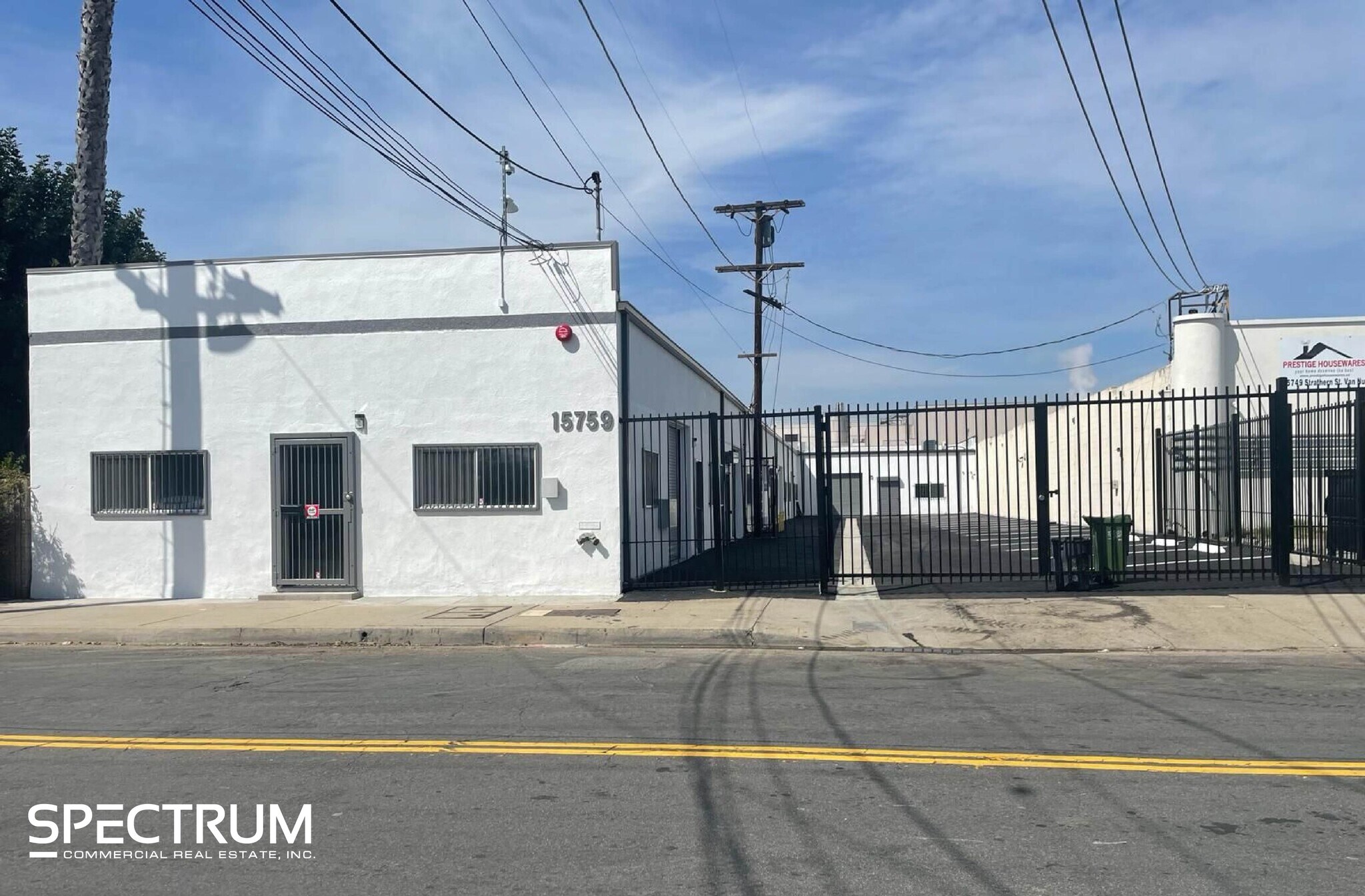 15759 Strathern St, Van Nuys, CA à louer Photo du bâtiment- Image 1 de 6