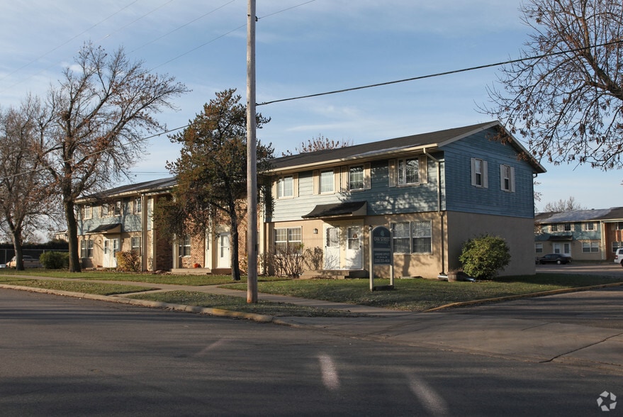 417 15th Ave SE, Saint Cloud, MN for sale - Building Photo - Image 2 of 33