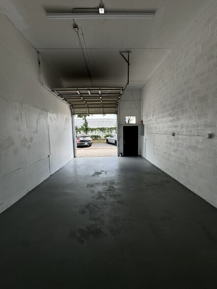 2180 NW 18th Ave, Pompano Beach, FL for lease - Interior Photo - Image 2 of 2