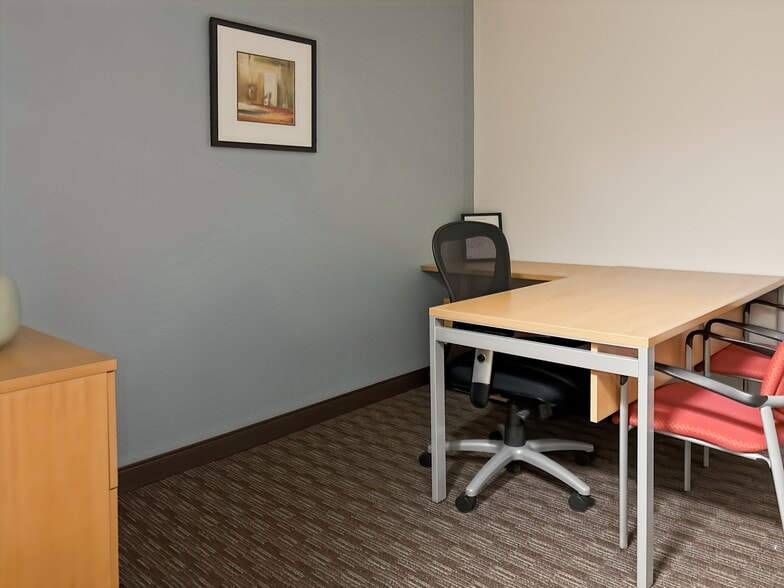 1333 Burr Ridge Pky, Burr Ridge, IL for lease - Interior Photo - Image 3 of 33