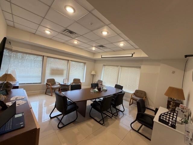 860 Bloomfield Ave, West Caldwell, NJ à vendre - Photo intérieure - Image 3 de 6