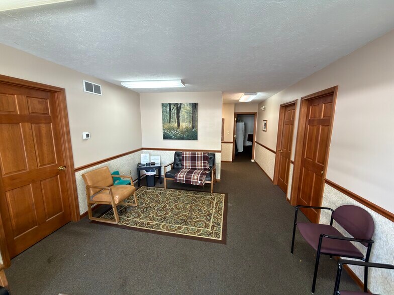 2801 Bristol St, Elkhart, IN à vendre - Photo du bâtiment - Image 2 de 11