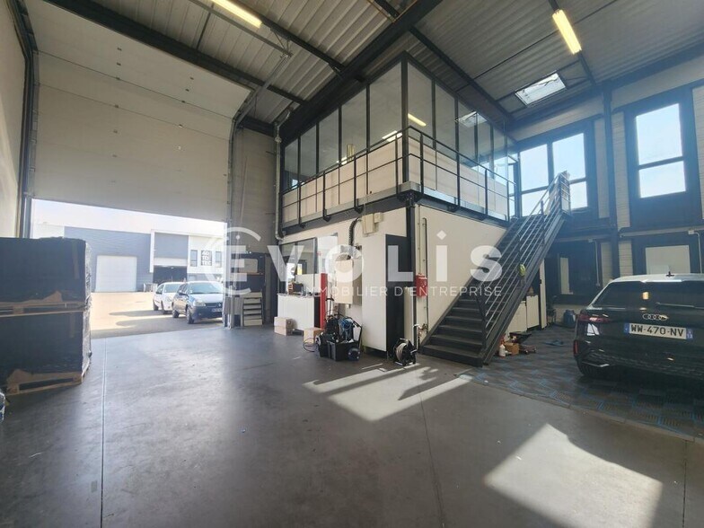 61 Rue Mathieu Dussurgey, Saint-Fons à vendre - Photo du bâtiment - Image 2 de 9