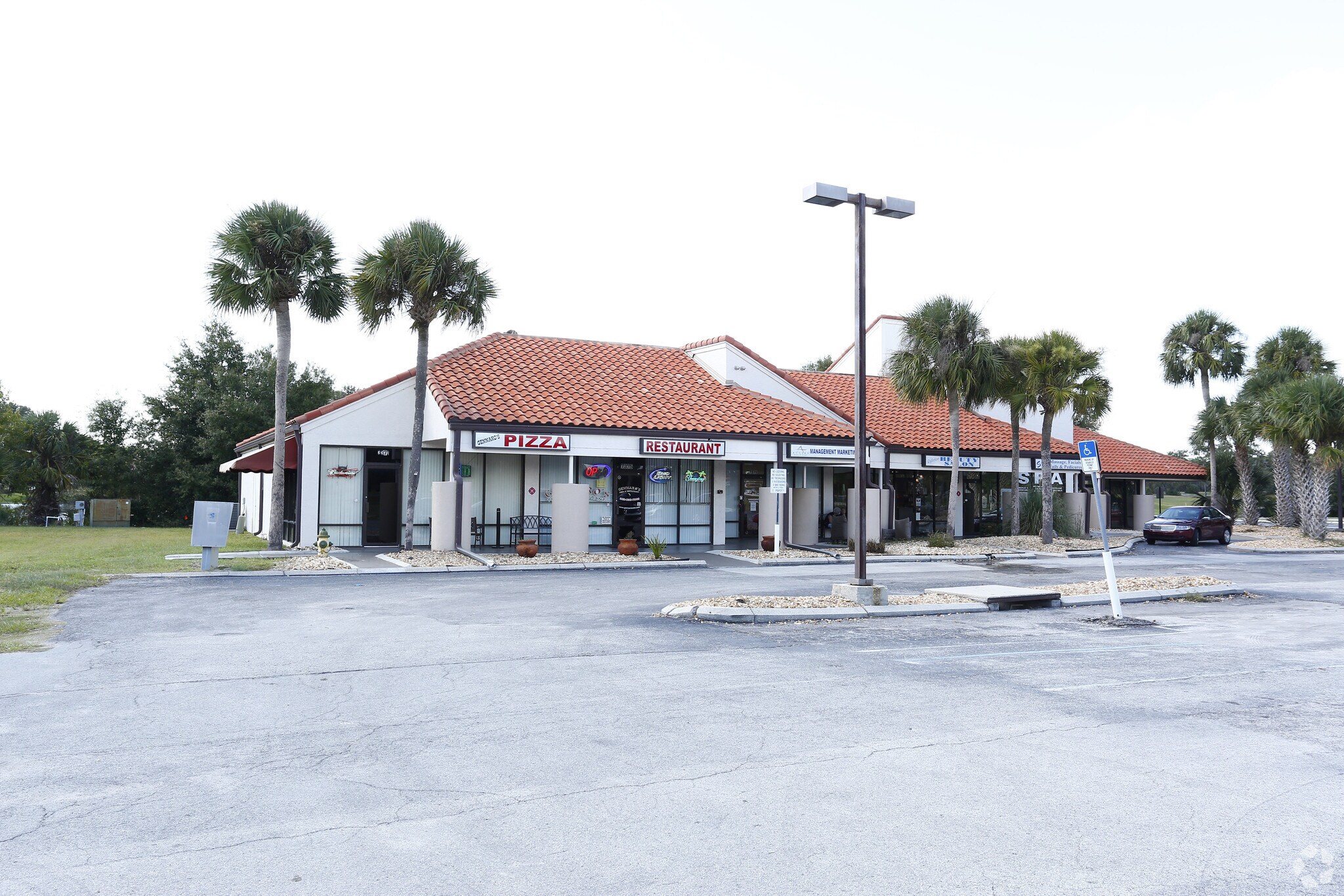 7391 Commercial Way, North Weeki Wachee, FL à louer Photo principale- Image 1 de 10