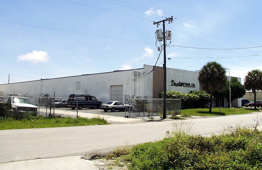 1501 53rd St, Mangonia Park, FL à louer - Photo du bâtiment - Image 2 de 6