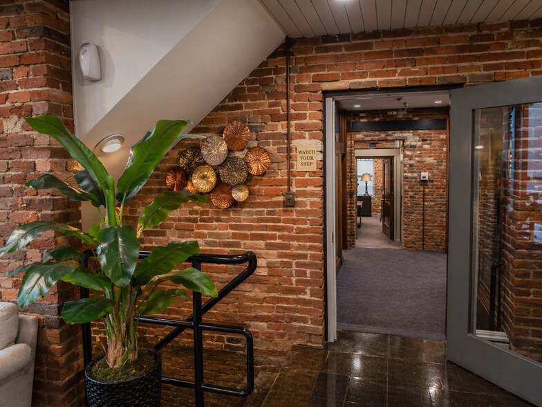 101 N 7th St, Louisville, KY à louer - Photo du bâtiment - Image 3 de 8