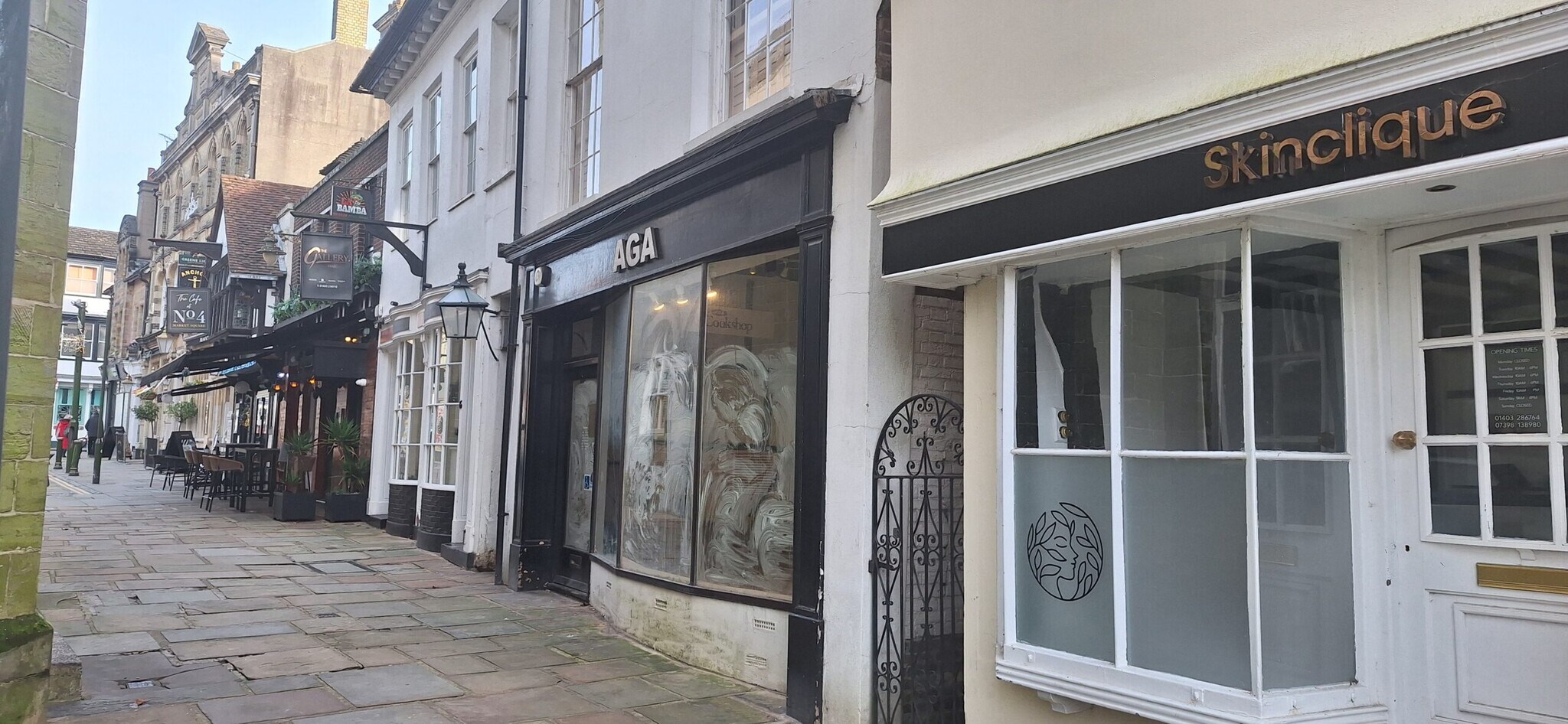 10 Market Sq, Horsham à vendre Photo du bâtiment- Image 1 de 1