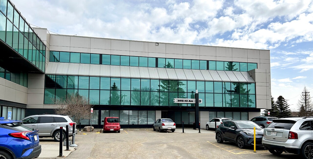 9618-9622 42 Av NW, Edmonton, AB à vendre Photo du bâtiment- Image 1 de 1