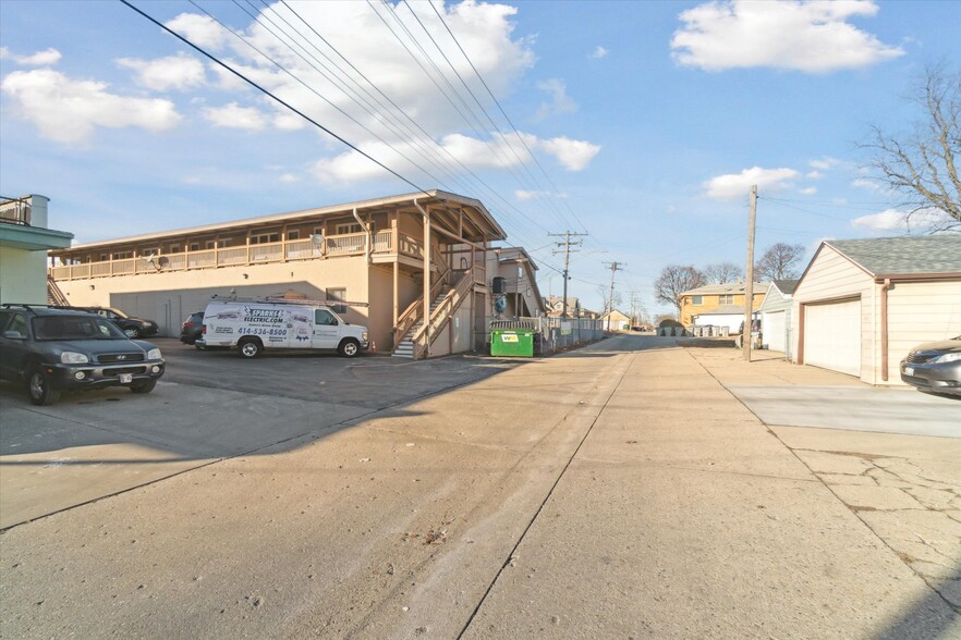 4248 N 76th St, Milwaukee, WI for sale - Building Photo - Image 3 of 93