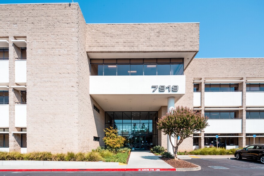 7919 Folsom Blvd, Sacramento, CA for lease - Building Photo - Image 1 of 27