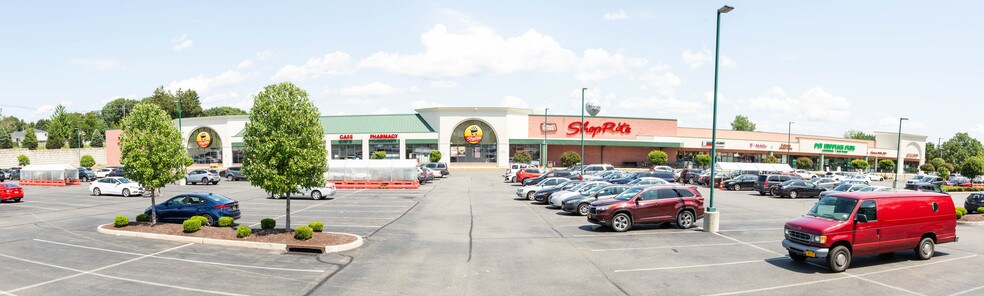 22 Holt Dr, Stony Point, NY à louer - Photo du bâtiment - Image 2 de 7