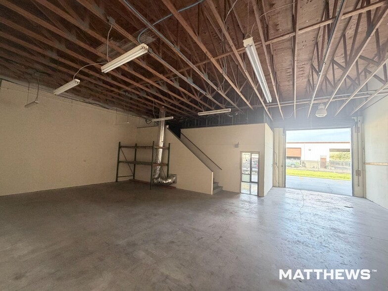 100 Commerce Way, Sanford, FL for lease - Building Photo - Image 2 of 8