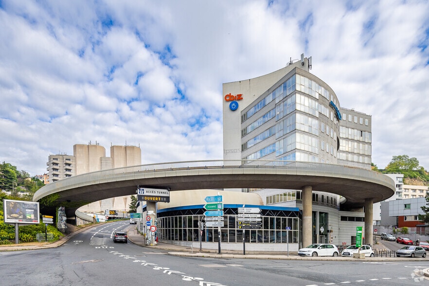 Office in Lyon for lease - Building Photo - Image 3 of 4