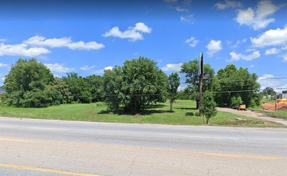 2307 N Thompson St, Springdale, AR à vendre - Photo du bâtiment - Image 2 de 4