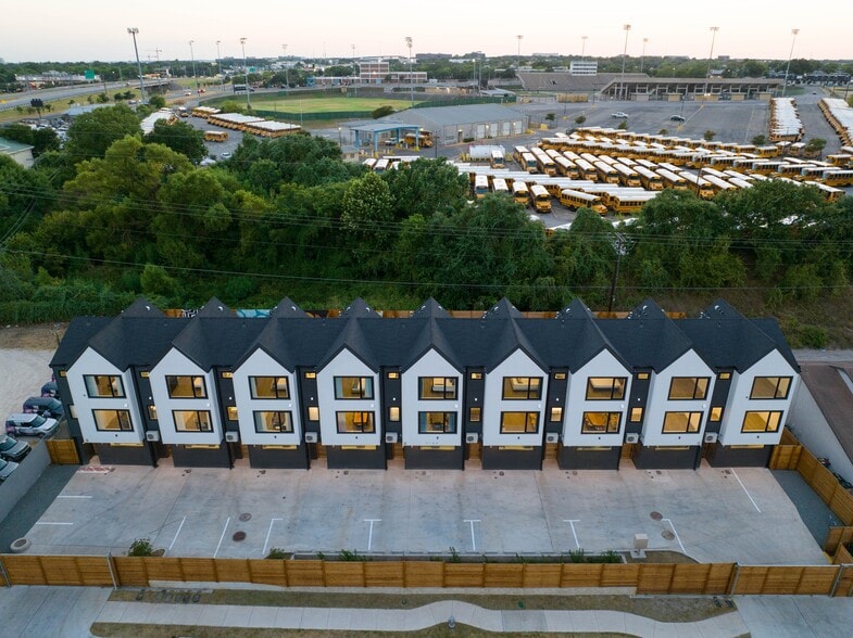 7104 Creekside Dr, Austin, TX à vendre - Photo du bâtiment - Image 2 de 7