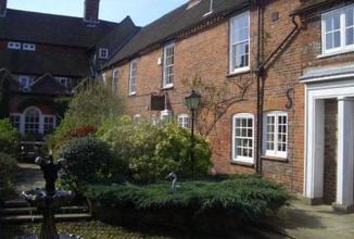 30 Shepherds Ln, Beaconsfield à louer Photo du bâtiment- Image 2 de 3