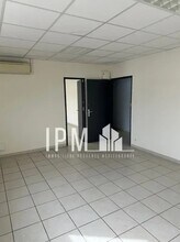 Office in La Penne-sur-Huveaune for lease Interior Photo- Image 1 of 4