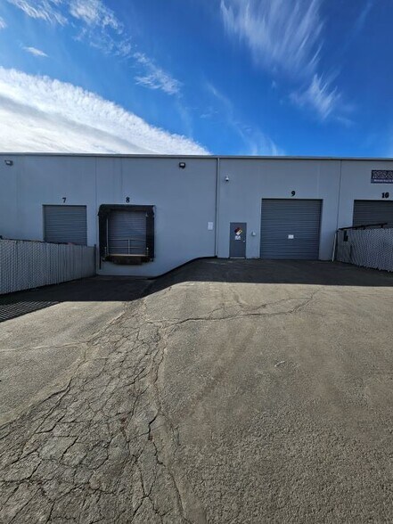966 Greg St, Sparks, NV à louer - Photo du bâtiment - Image 3 de 5