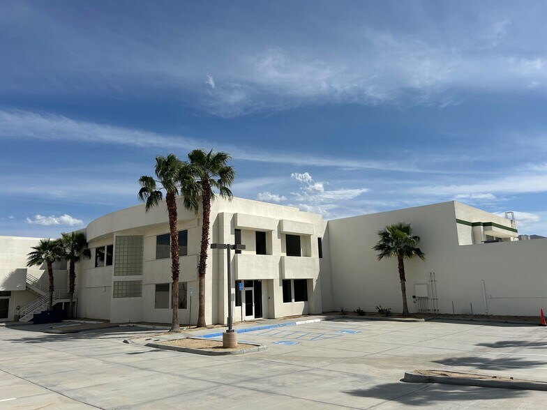 42650 Melanie Pl, Palm Desert, CA à vendre - Photo du bâtiment - Image 2 de 14