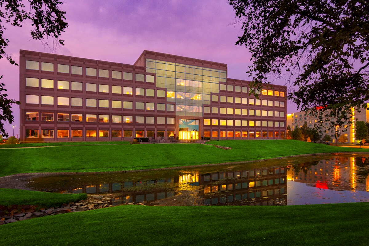 1333 Burr Ridge Pky, Burr Ridge, IL à louer Photo du bâtiment- Image 1 de 8