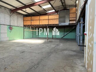 Plus de détails pour Local d'activités à louer