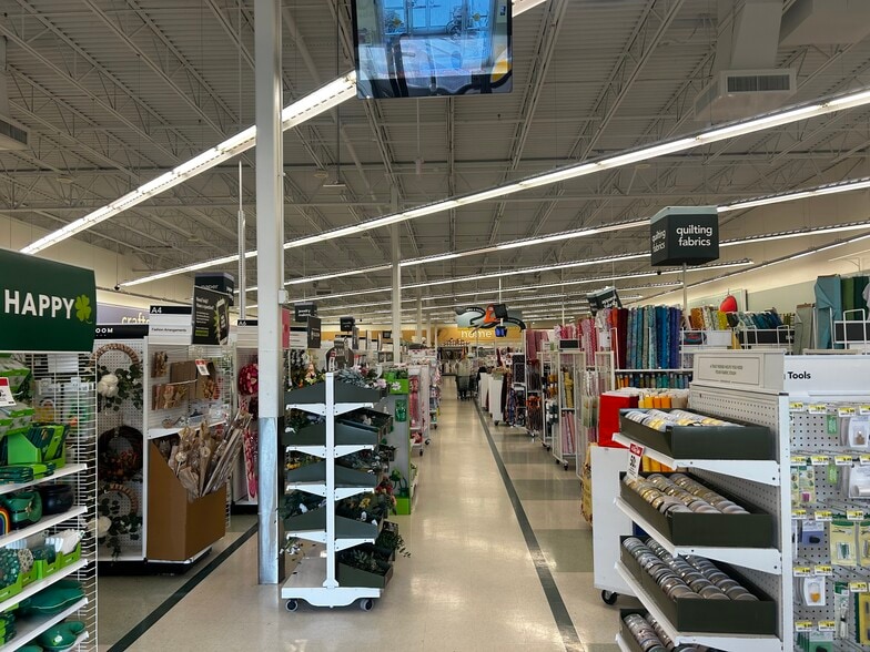 3958 Junior Prewitt Point, Osage Beach, MO for lease - Interior Photo - Image 3 of 7