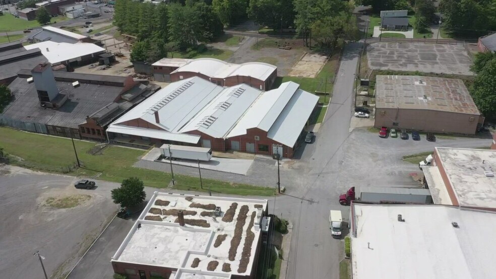 517 Eastanallee Ave, Athens, TN for lease - Commercial Listing Video - Image 2 of 12