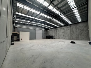 4 Maughan Way, Cranbourne West for lease Interior Photo- Image 2 of 5
