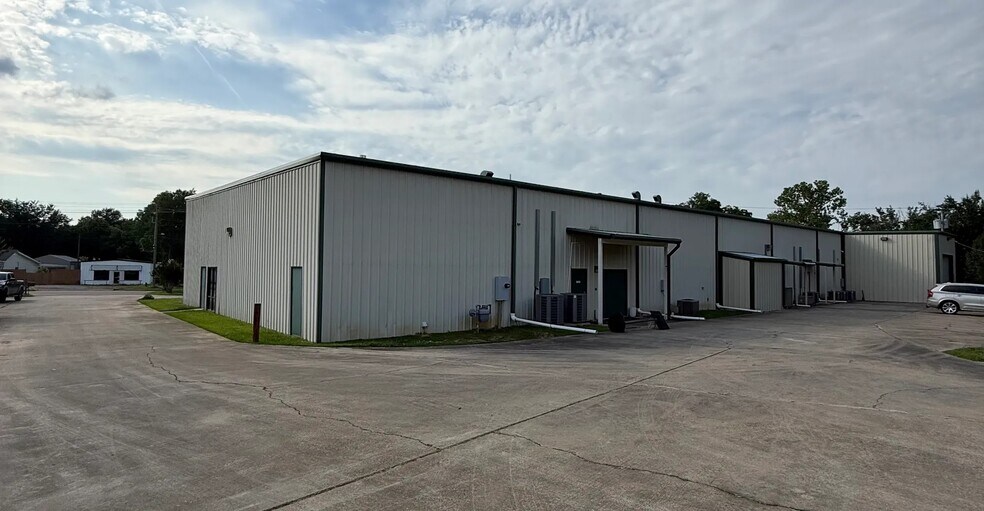 1976 Highway 43 N, Canton, MS à louer - Photo du bâtiment - Image 3 de 5