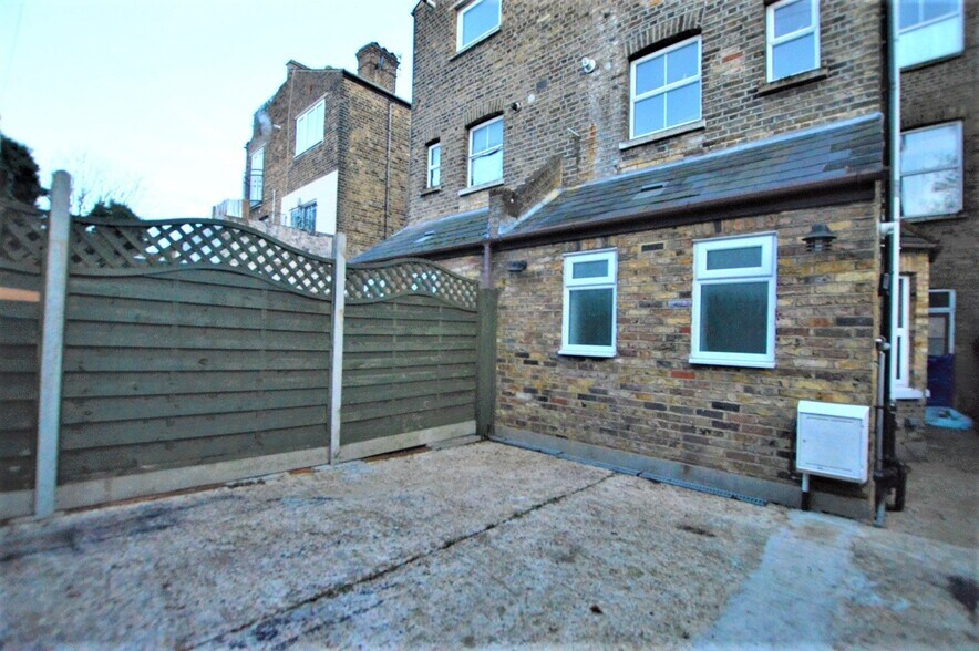 58 Church Rd, Londres à vendre - Photo du bâtiment - Image 2 de 5