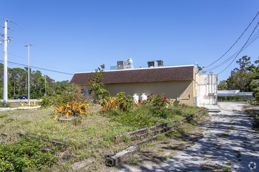 19630 S Tamiami Trl, Fort Myers, FL à vendre - Photo du bâtiment - Image 3 de 3