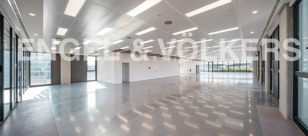 Carrer de Tànger, 34, Barcelona, Barcelona for lease - Building Photo - Image 3 of 6