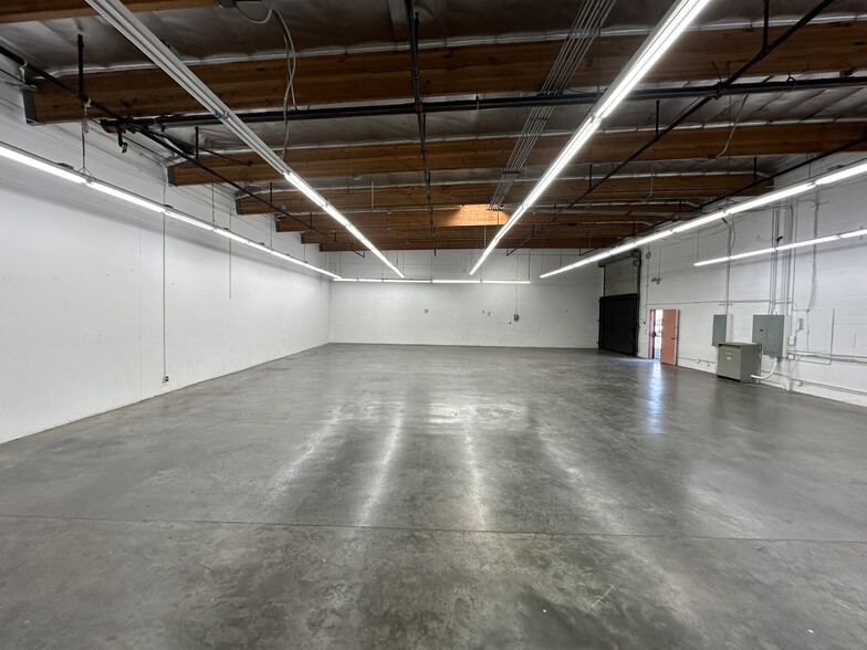 3431-3495 S Main St, Los Angeles, CA for lease - Building Photo - Image 3 of 9