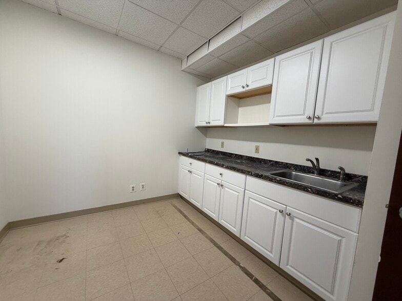344 Main St, Mount Kisco, NY for lease - Interior Photo - Image 3 of 9